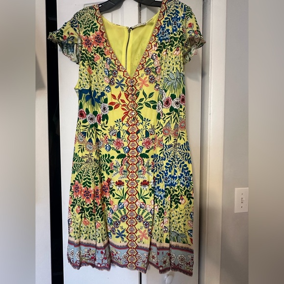 Alice + Olivia Dresses & Skirts - Alice + Olivia Yellow Floral V-Neck Mini Dress